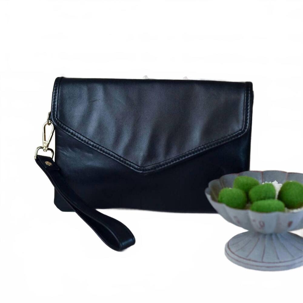 NEW LAUREN LANE women's baldwin wristlet clutch bag in black